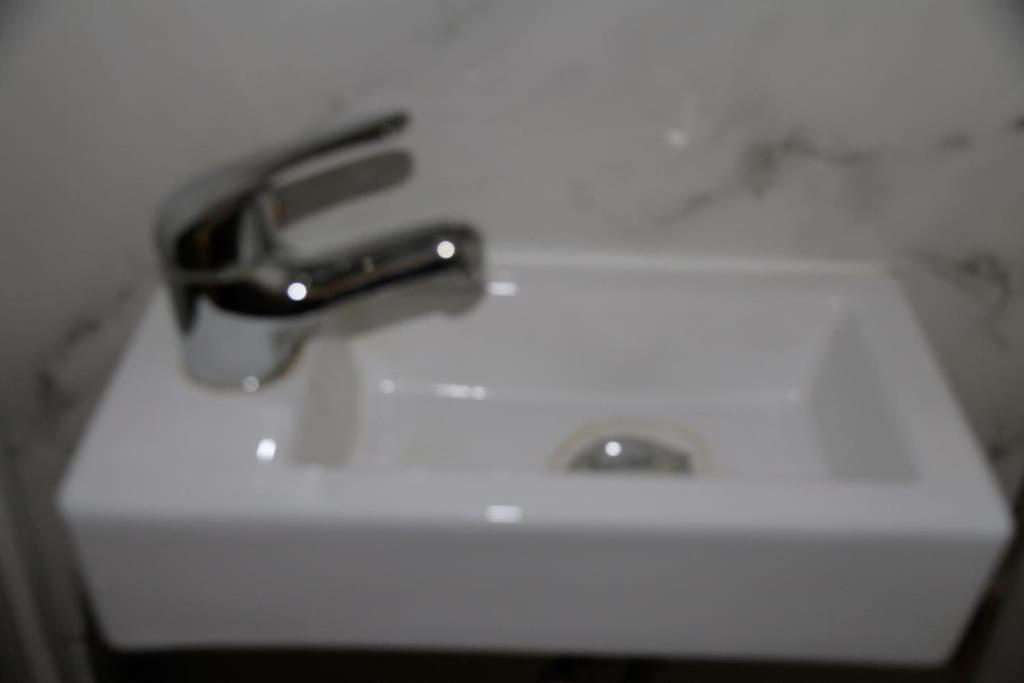 Ensuite With Kitchen Stunning Double-Bed Room In Zone 2 Лондон Екстериор снимка